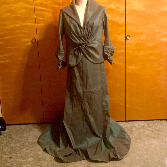 Tadashi Collection Two Piece Taffeta Stretch Gown Iridescent Green 💚 - Picture 1 of 9